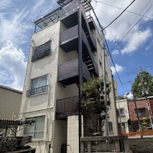 台東区三ノ輪にてアパートの外階段塗装・鉄骨ポリカ新設工事