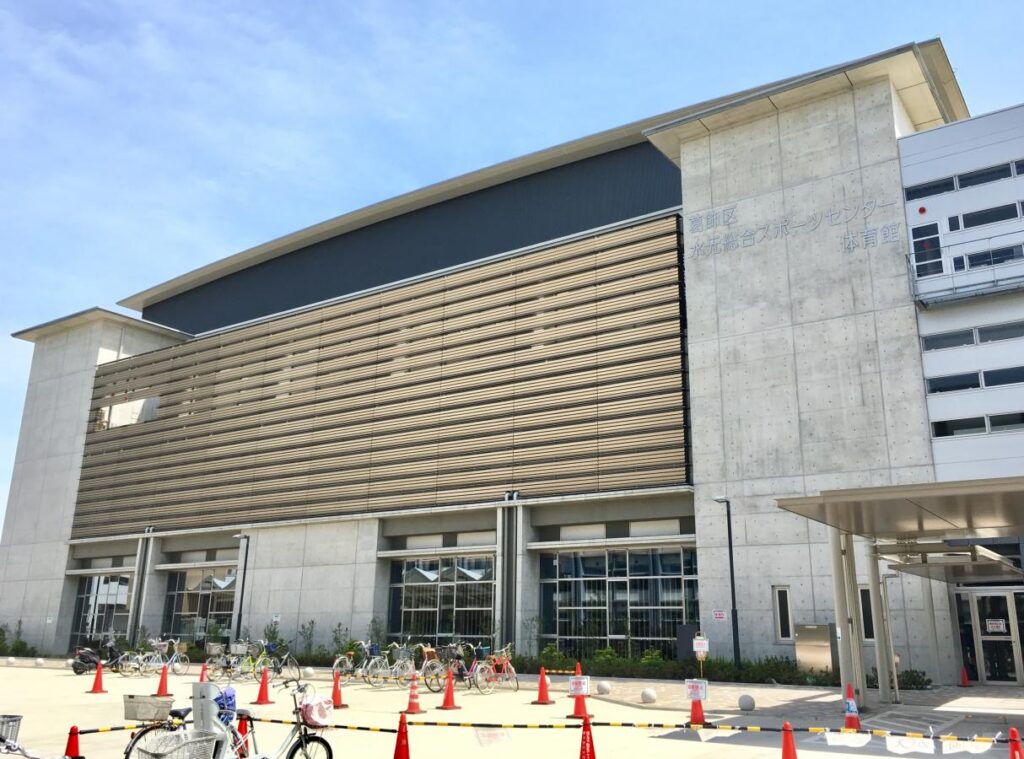 水元総合スポーツセンター様　プール更衣室前の廊下塗装工事