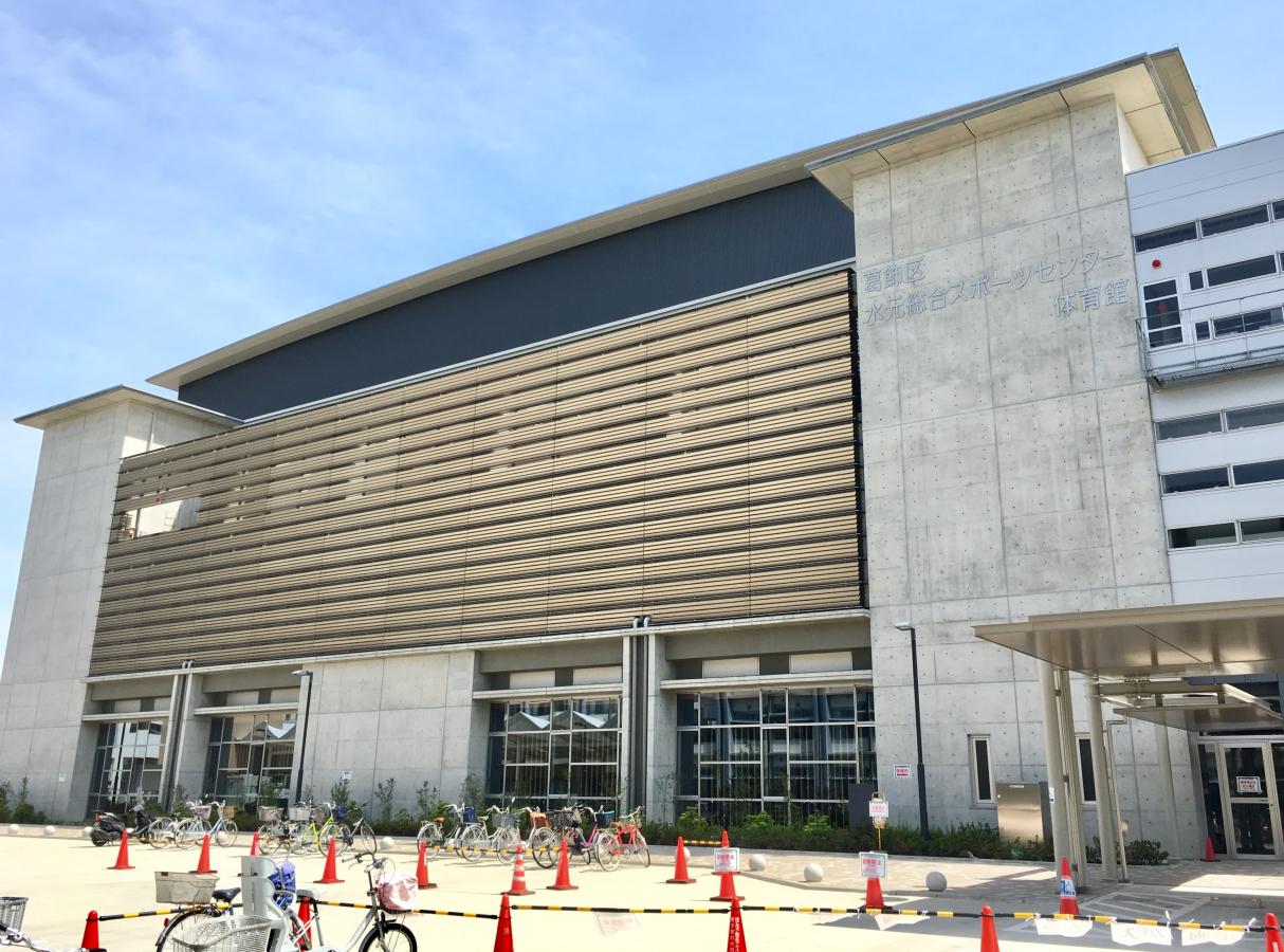 水元総合スポーツセンター様　プール更衣室前の廊下塗装工事